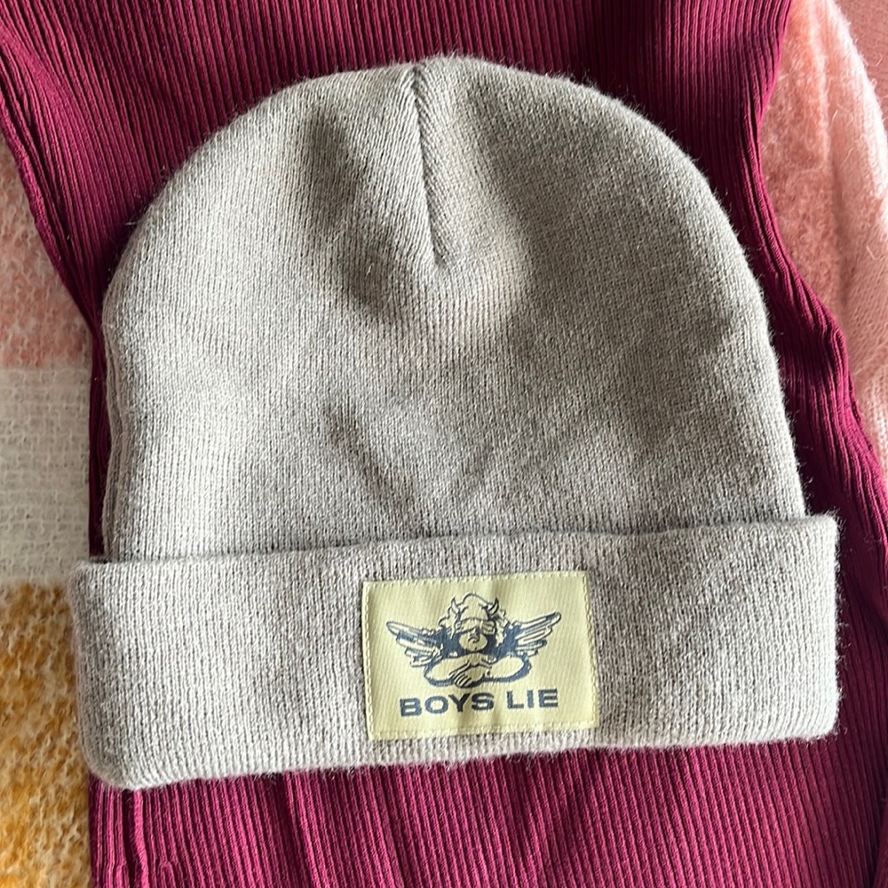 Boys lie gray hat